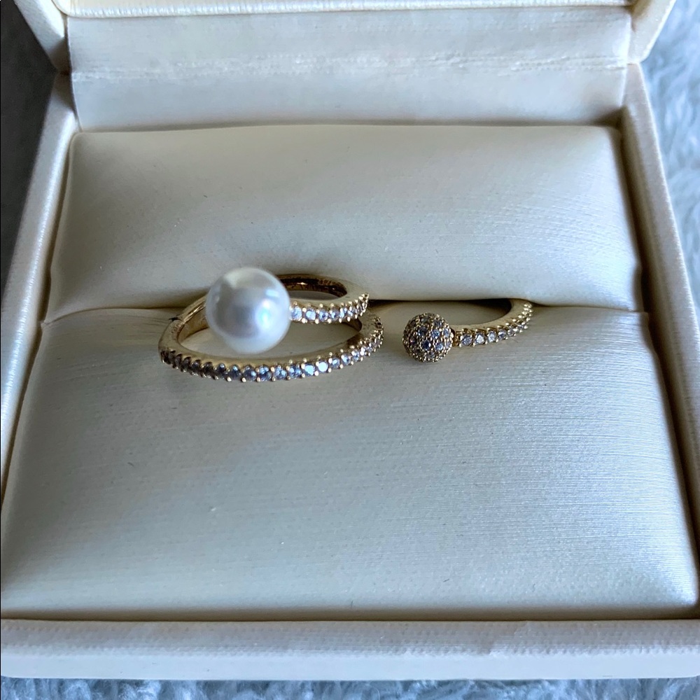 Beautiful Connected Costume Jewelry Rings - Picture 2 of 3